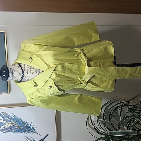 SIMPLY Chloe Dao satin button front jacket - Picture 1 of 12